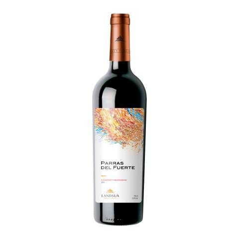 Botella de vino tinto Cabernet Sauvignon Parras del Fuerte de Bodegas Landsuá, producido en Samaipata, Bolivia.