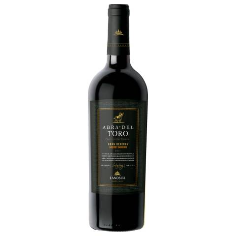 Botella de vino tinto Cabernet Sauvignon Gran Reserva línea Abra del Toro de Bodegas Landsuá, producido en Samaipata.